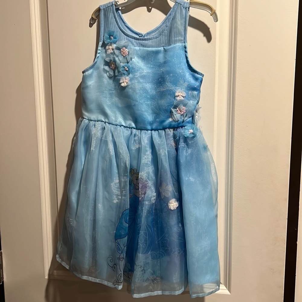 Cinderella dress from Disney store size 5/6 excellent used condition